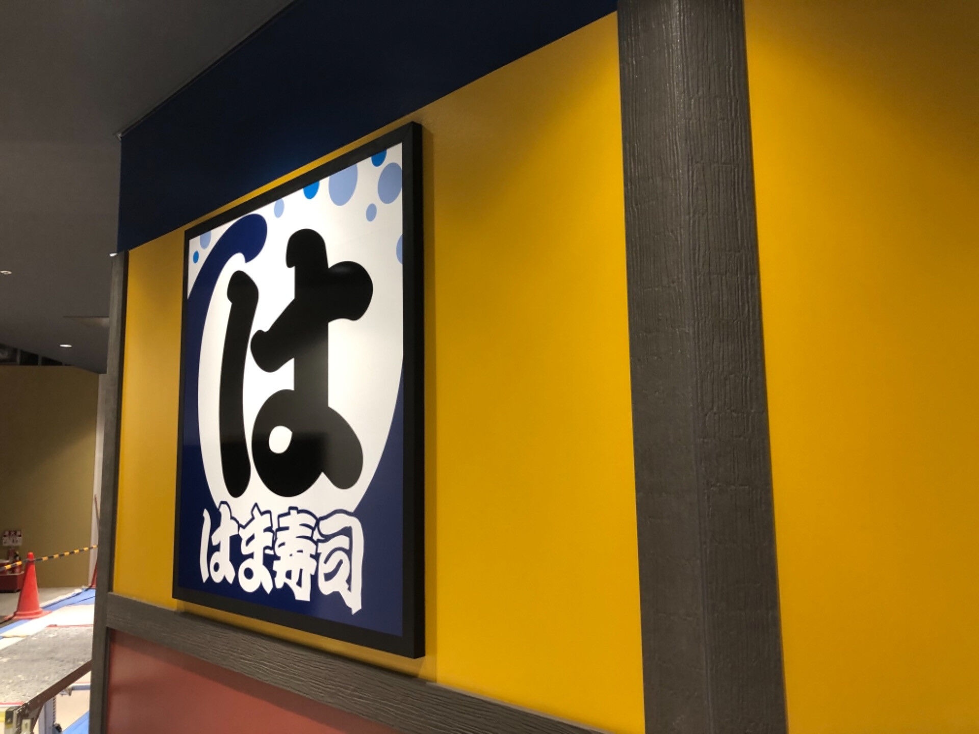 杉並区を拠点とした株式会社マルティー、店舗の内装塗装