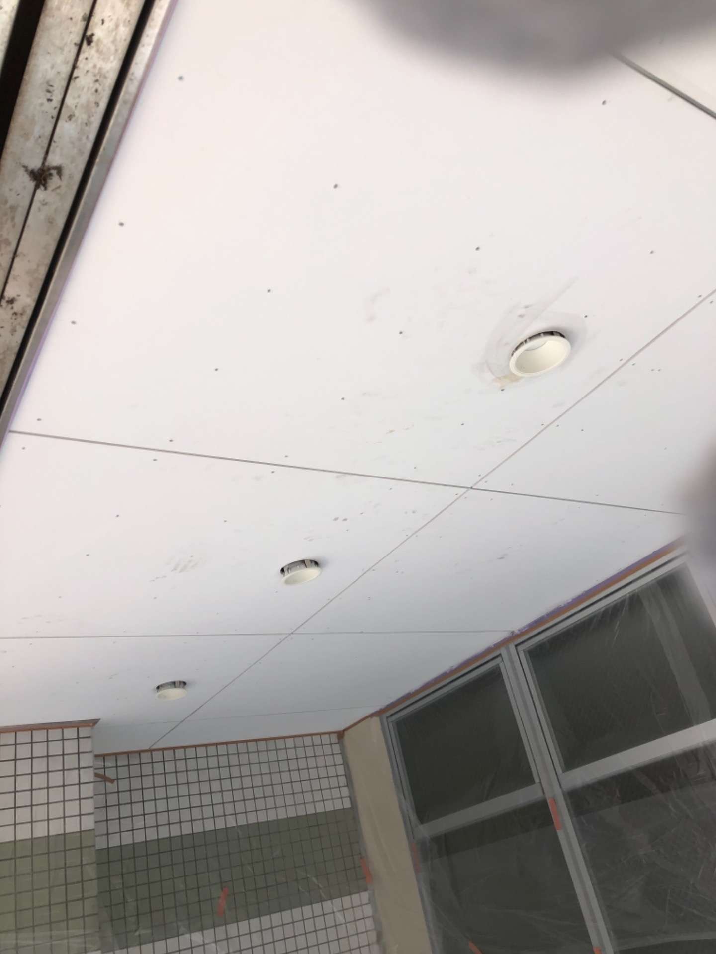 杉並区株式会社マルティー、外気にさらされる場所の天井塗装